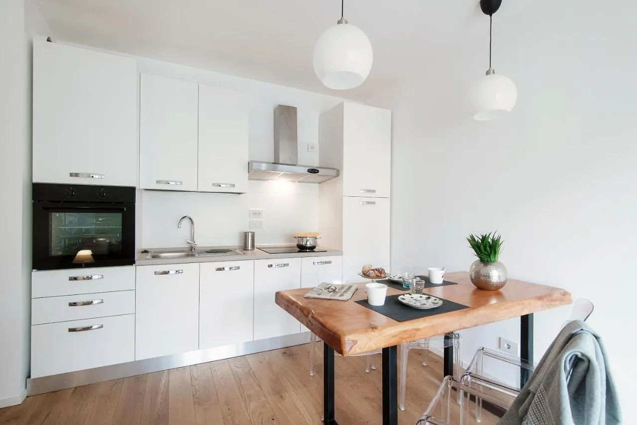Cozy Joivy Suite 3 With Parking Como Apartment