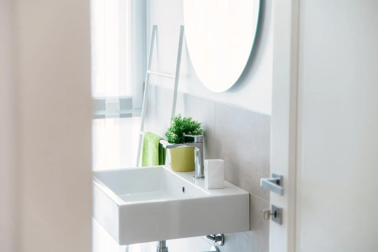 Cozy Joivy Suite 3 With Parking Como 0*,  Italien