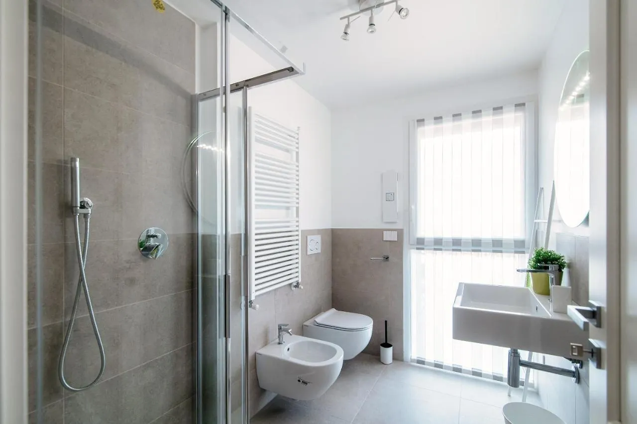 Cozy Joivy Suite 3 With Parking Como Italien