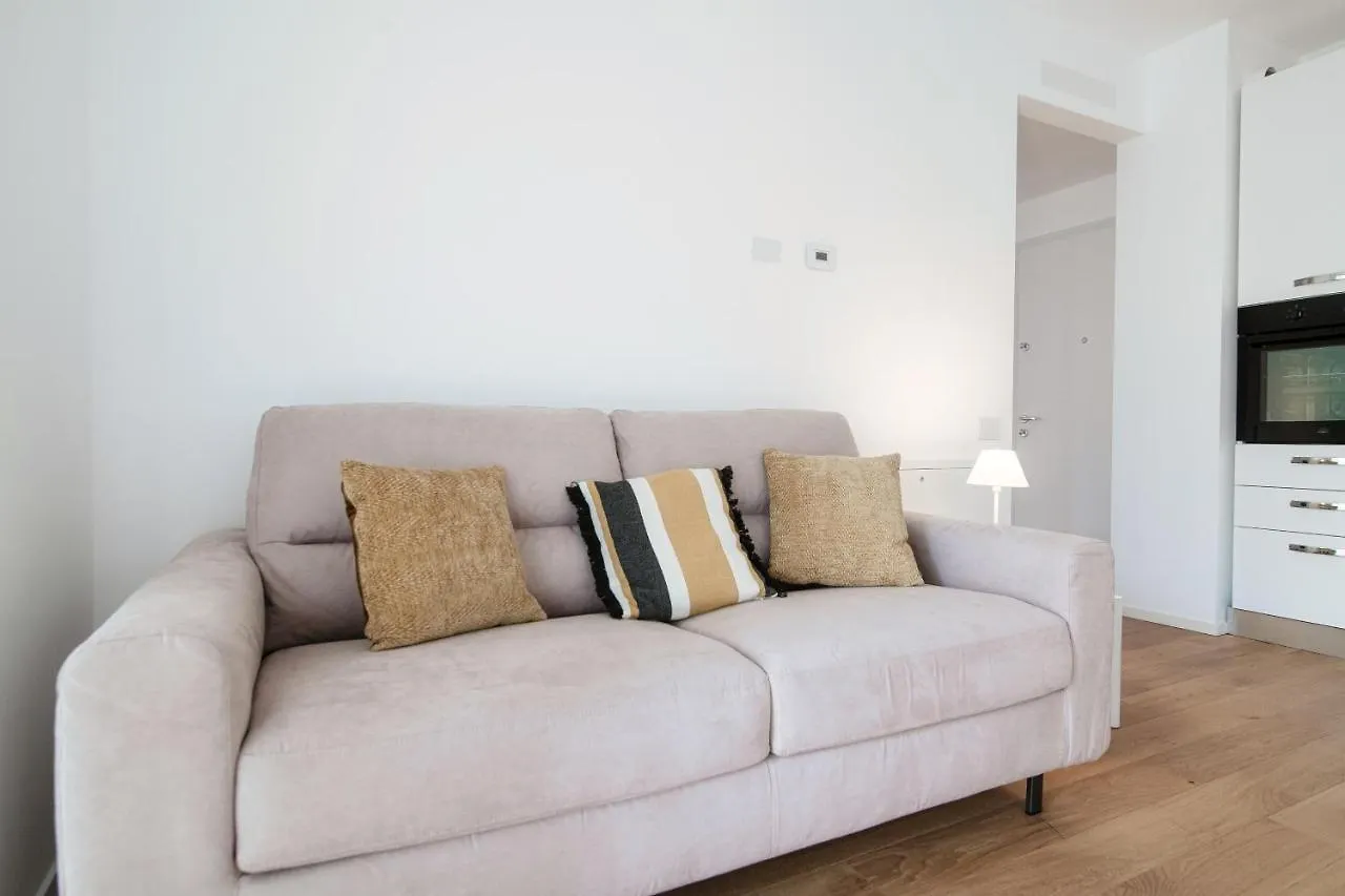 Apartment Cozy Joivy Suite 3 With Parking Como Italien