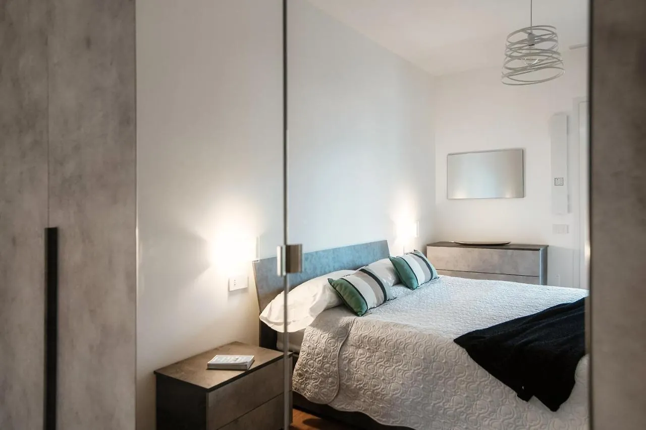 Cozy Joivy Suite 3 With Parking 코모 0*,  이탈리아